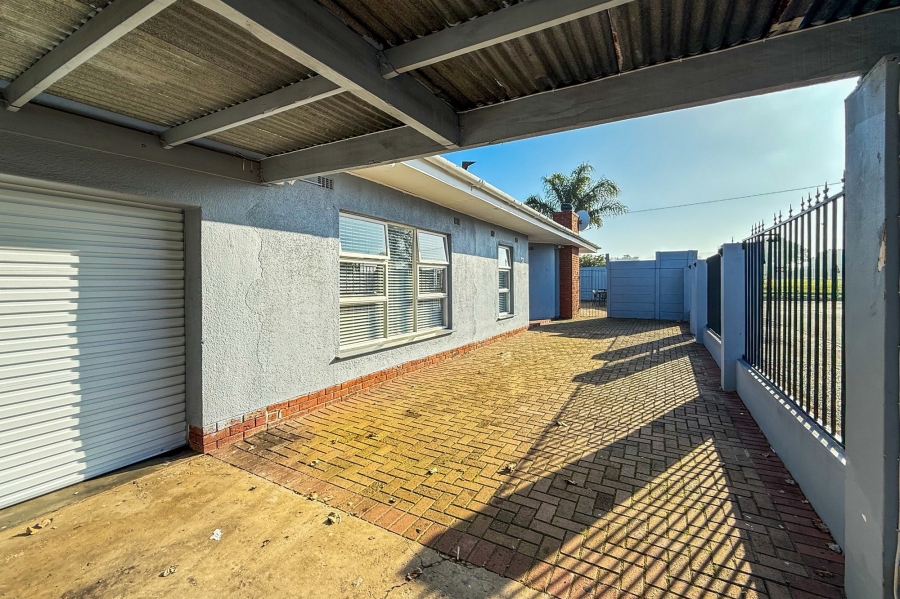 4 Bedroom Property for Sale in Monte Vista Western Cape